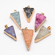 Dyed Natural Druzy Crystal Triangle Pendants, with Golden Tone Brass Findings, Mixed Color, 30~38x18~20x6~9mm, Hole: 6x4mm(G-L392-05)