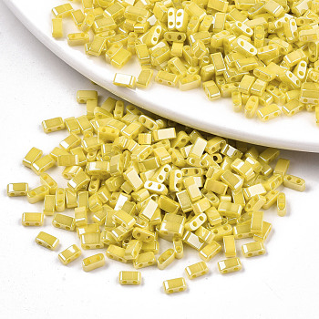 2-Hole Glass Seed Beads, Opaque Colours Lustered, Rectangle, Yellow, 4.5~5.5x2x2~2.5mm, Hole: 0.5~0.8mm, about 250pcs/10g