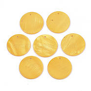 Natural Freshwater Shell Pendants, Flat Round, Spray Painted, Yellow, 25x2mm, Hole: 1.5mm(X-SHEL-R022-01E)
