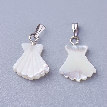 Shell Pendants, with Brass Findings, Scallop Shell Shape, Platinum, 17.6~18x13x2.8~3.5mm, Hole: 1.5~2.5x5~6mm