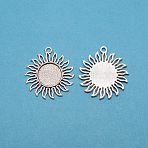 Tibetan Style Alloy Pendant Cabochon Settings, Cadmium Free & Lead Free, Sunflower, Antique Silver, 37x34x2mm, Tray: 16mm inner diameter(FIND-WH0105-05AS)