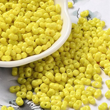 Baking Paint Glass Seed Beads, Peanut, Yellow, 5.5~6x3~3.5x3mm, Hole: 1~1.2mm