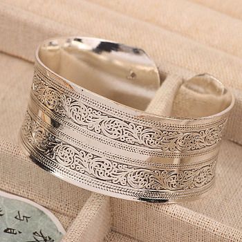 Tibetan Style Alloy Cuff Bangles, Wide Band Bangles for Women, Antique Silver, Flower, 1-1/8 inch(2.7cm), Inner Diameter: 2-1/4 inch(5.8cm)