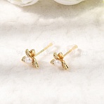 Brass Micro Pave Cubic Zirconia Stud Earrings, Flower, with Pearl, Golden, 8x9.5mm(AJEW-H158-03G)